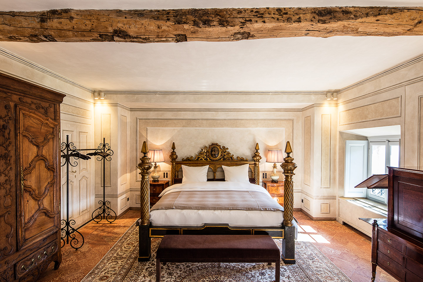 Villa-Balbiano-luxury-villa-property-Durini-17-century-Lake-Como-comfort-bed-suites-bedrooms-marble-bathrooms-originality-beauty-second-floo (1)